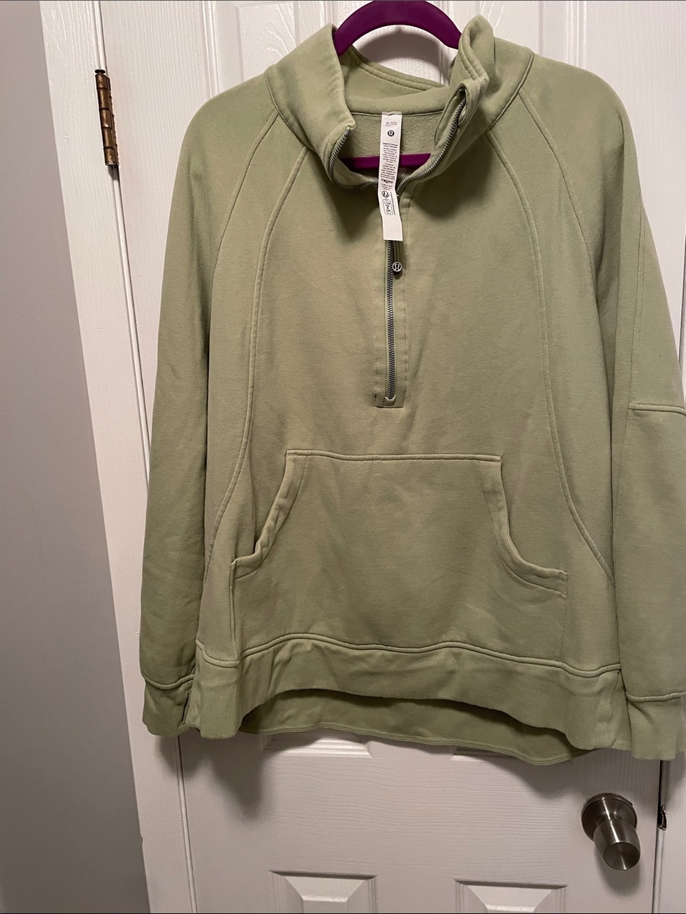 Women’s size Xl/ XXL great condition, kangaroo pouch pockets